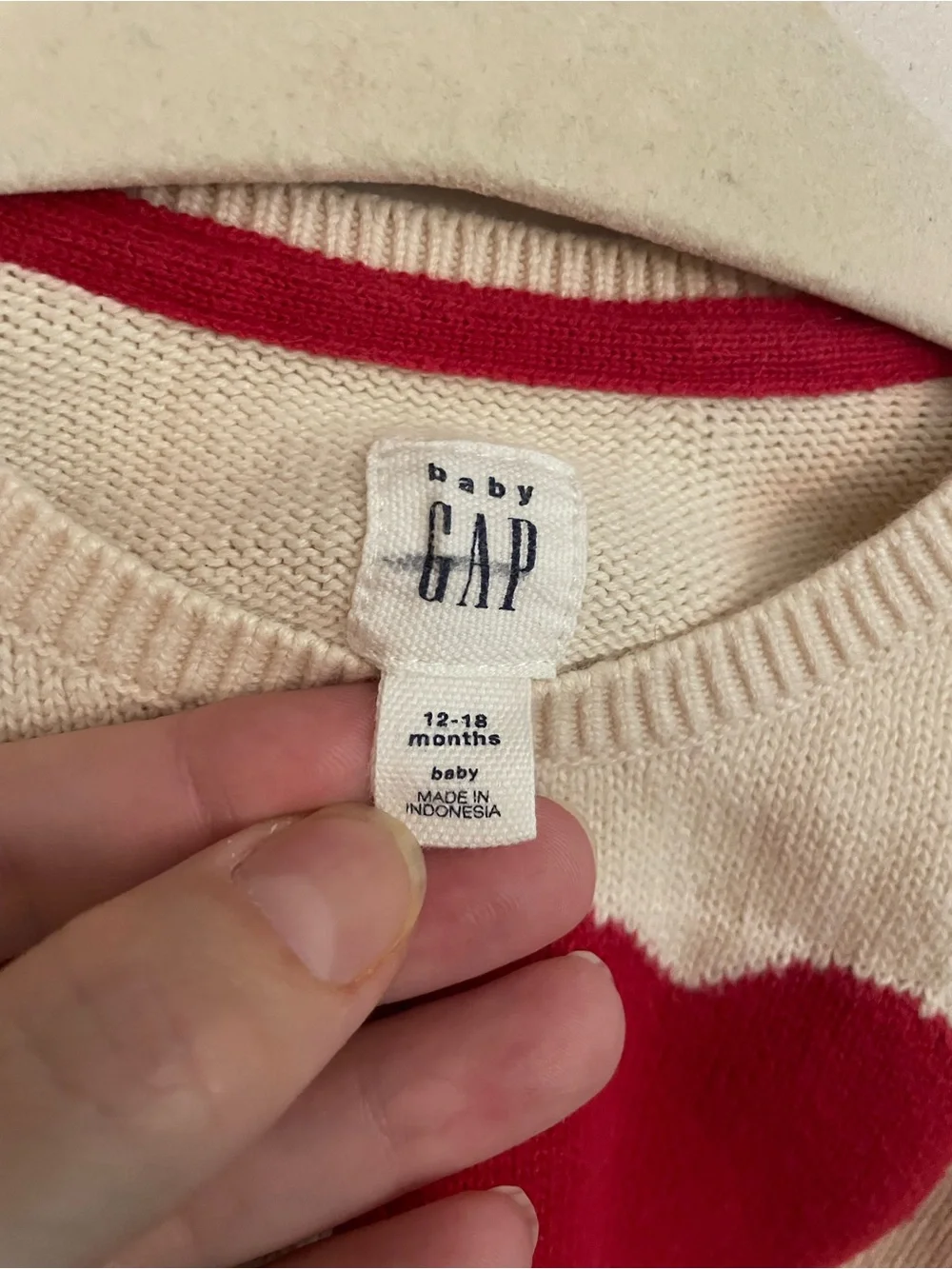 GAP cream crewneck